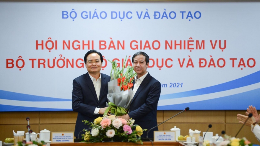 Bàn giao nhiệm vụ Bộ trưởng Bộ Giáo dục và Đào tạo cho ông Nguyễn Kim Sơn